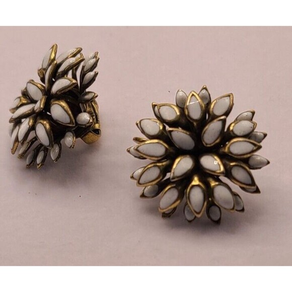 Vintage Flower Enamel Clip-on Earings 3 Dimensional Round 1" - Picture 2 of 4